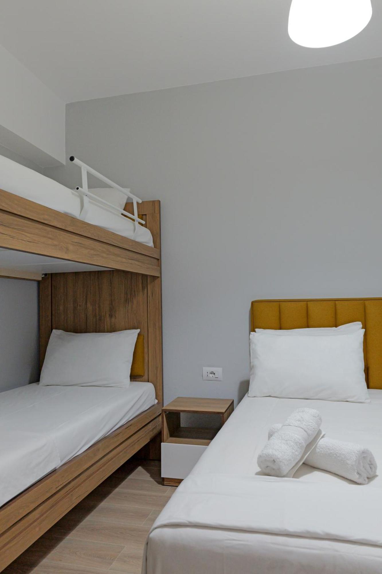 Hotel Holiday Sarande Exterior photo