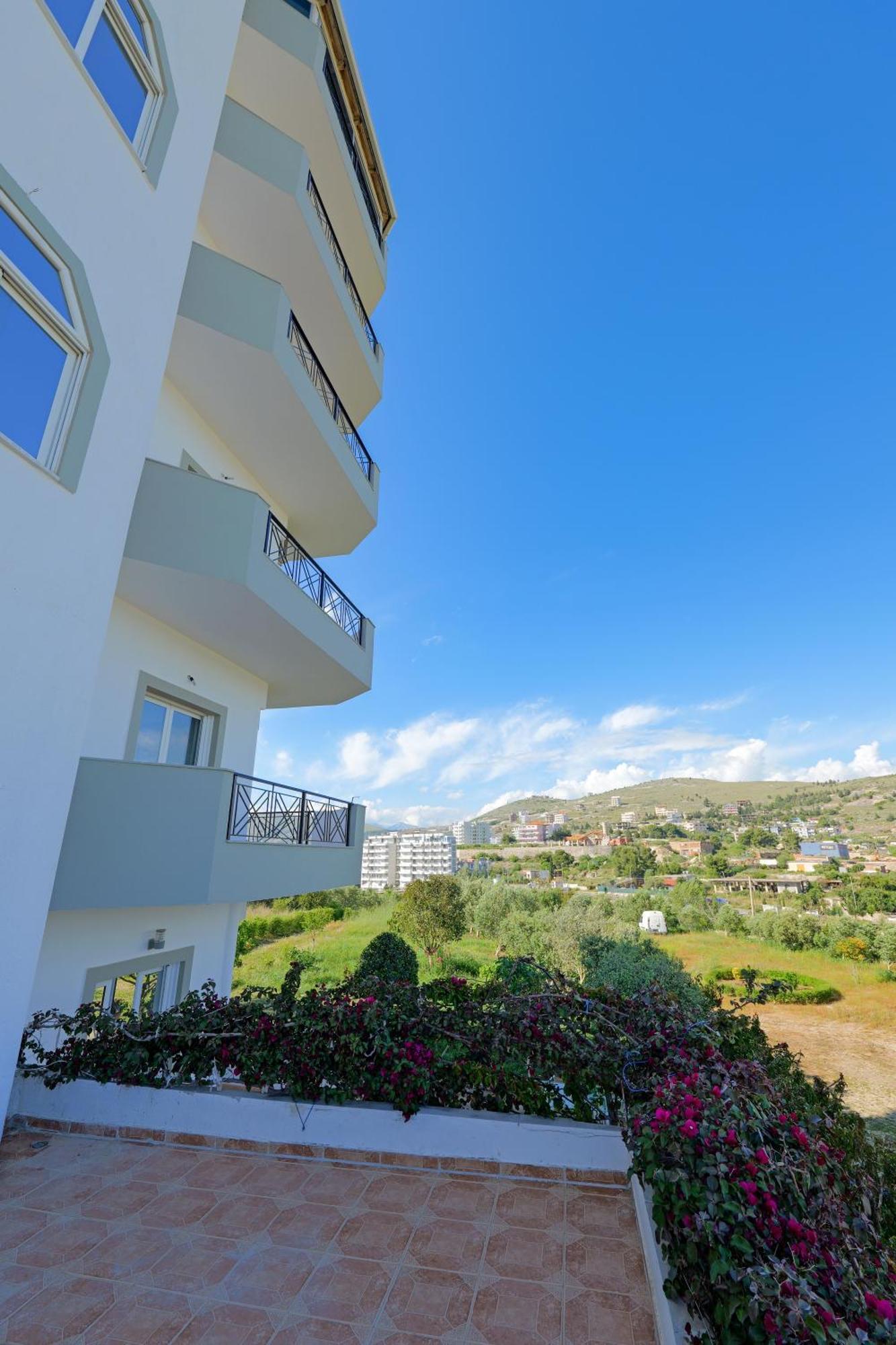 Hotel Holiday Sarande Exterior photo