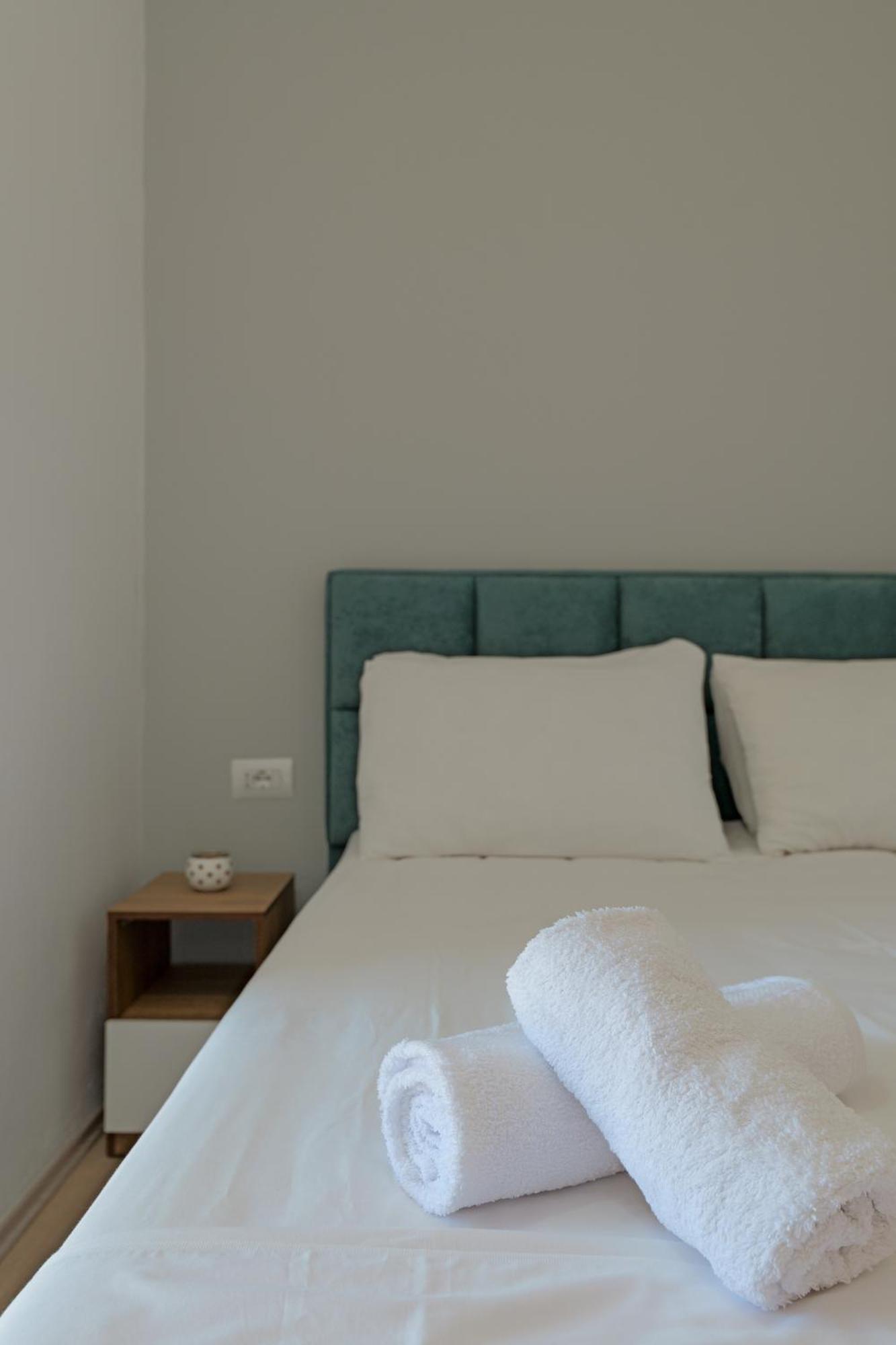 Hotel Holiday Sarande Exterior photo