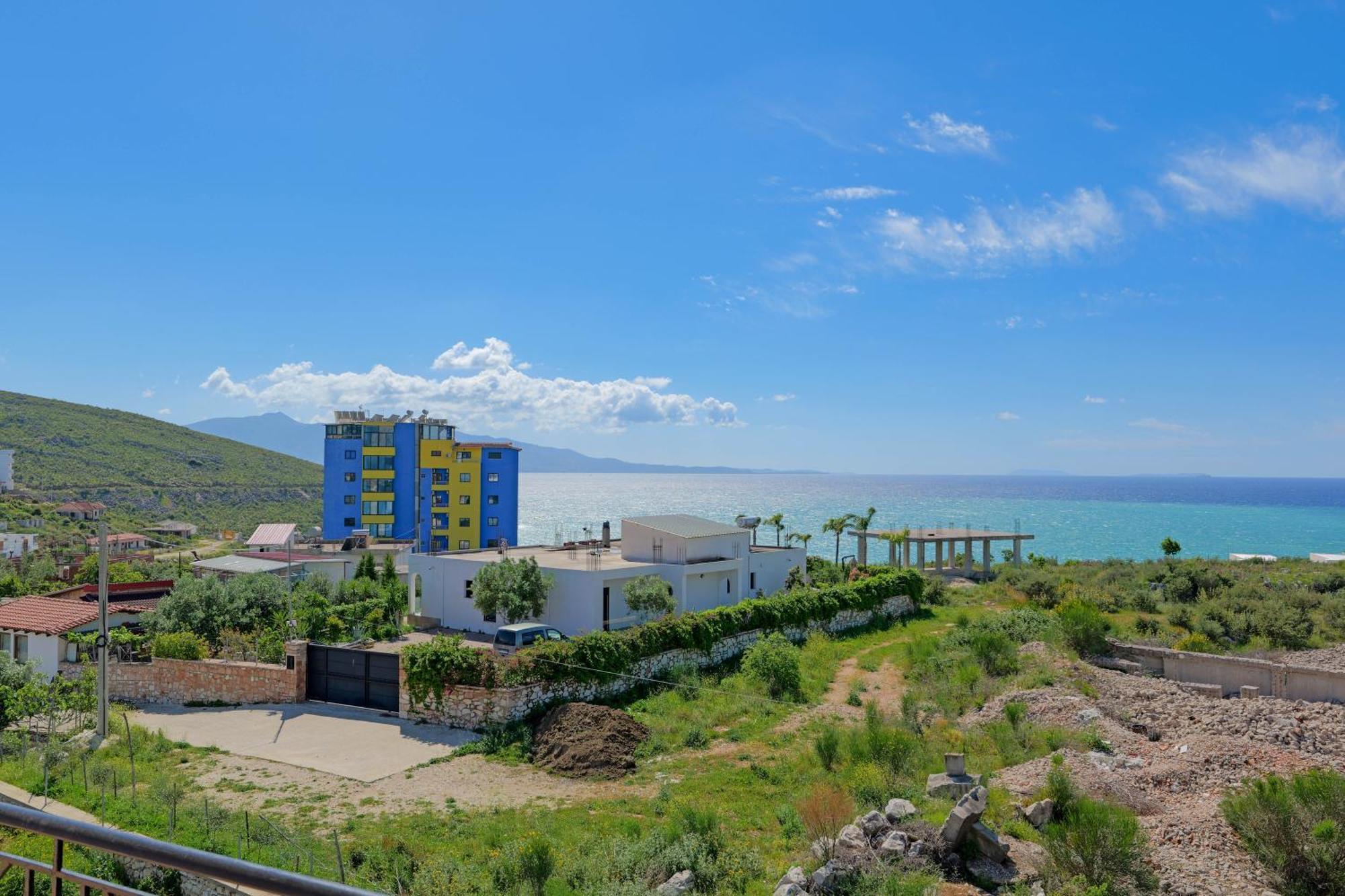 Hotel Holiday Sarande Exterior photo