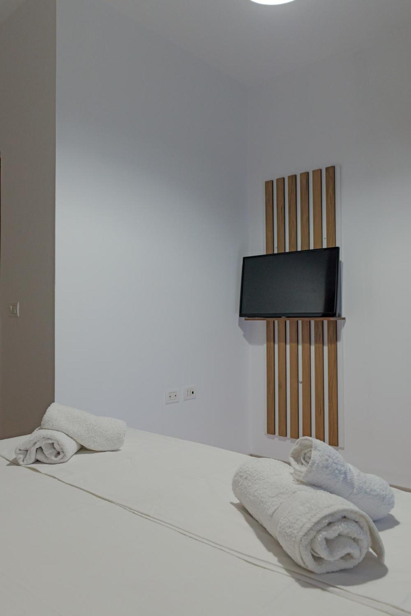 Hotel Holiday Sarande Exterior photo