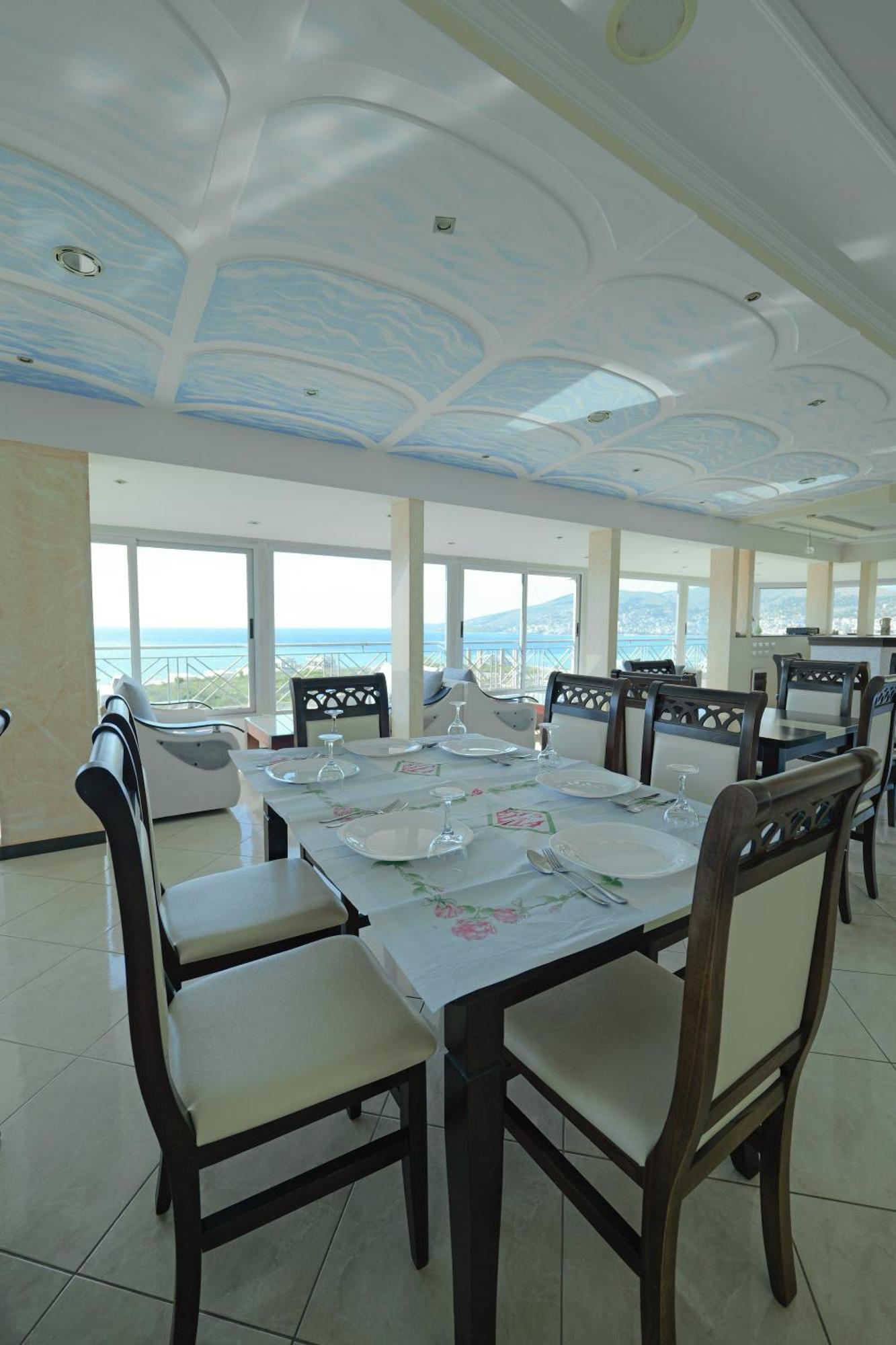 Hotel Holiday Sarande Exterior photo