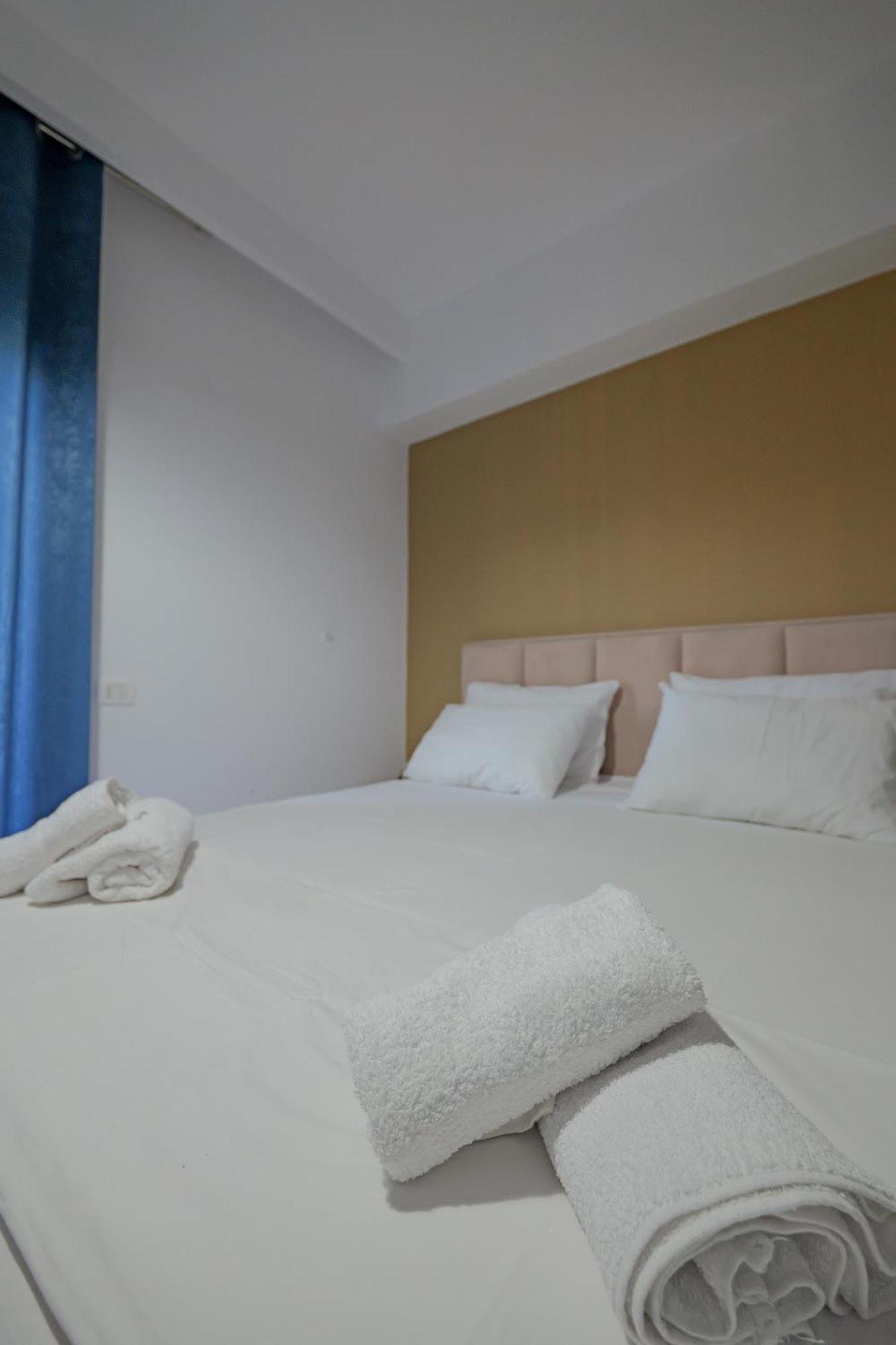 Hotel Holiday Sarande Exterior photo