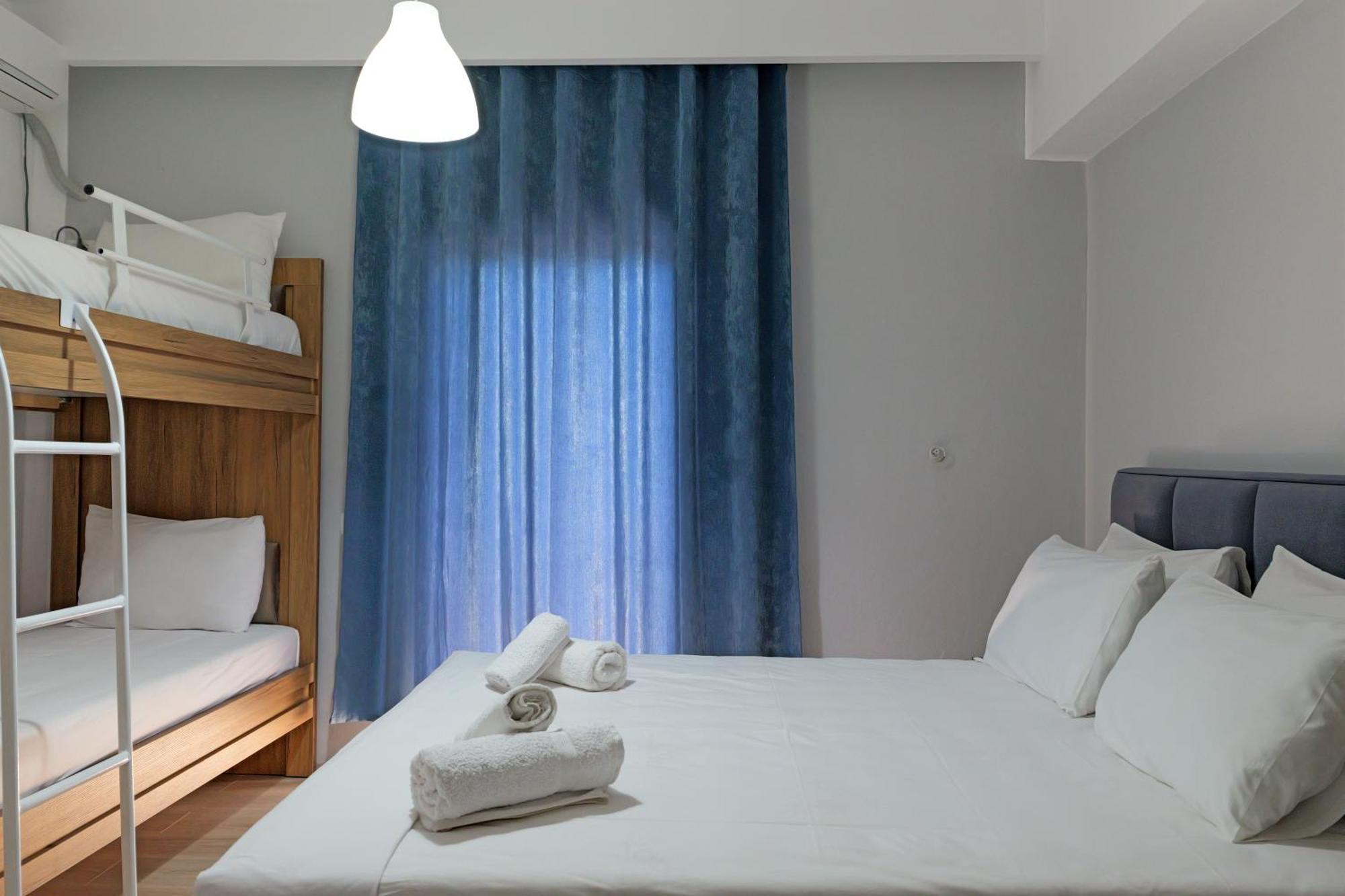 Hotel Holiday Sarande Exterior photo