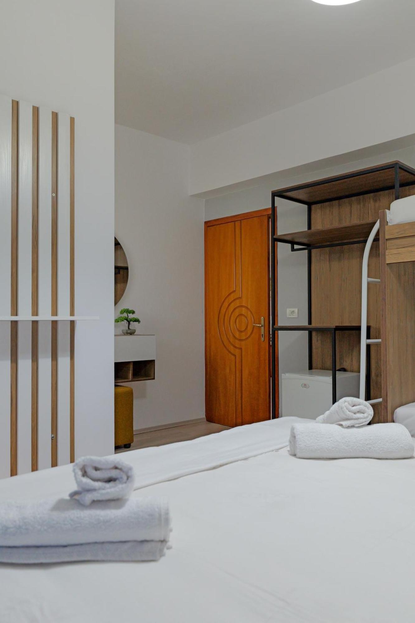 Hotel Holiday Sarande Exterior photo
