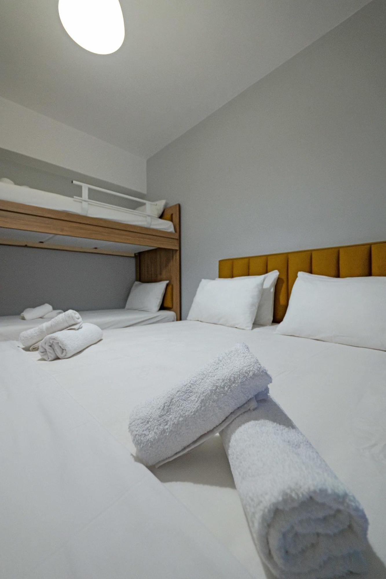 Hotel Holiday Sarande Exterior photo