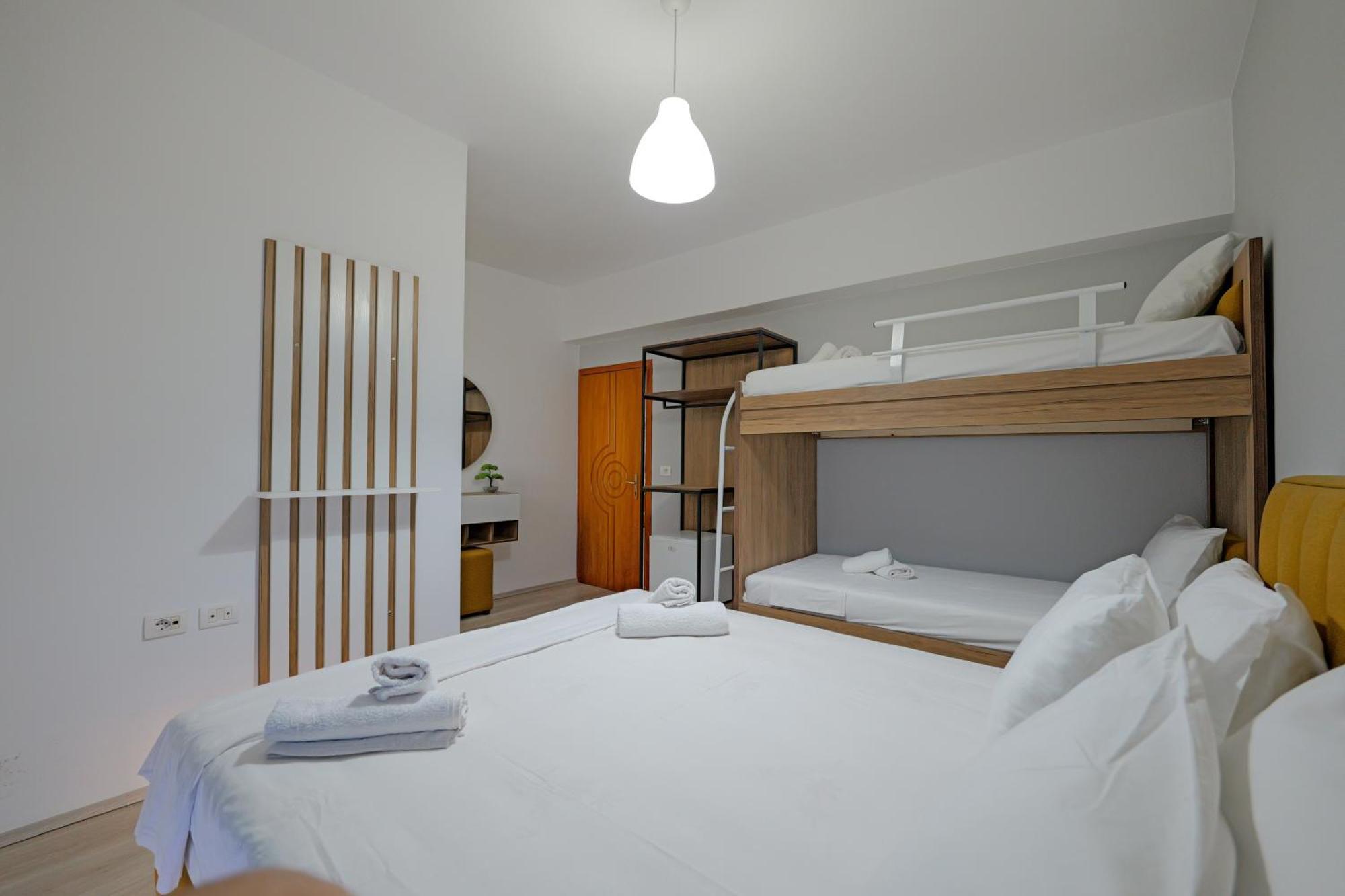 Hotel Holiday Sarande Exterior photo