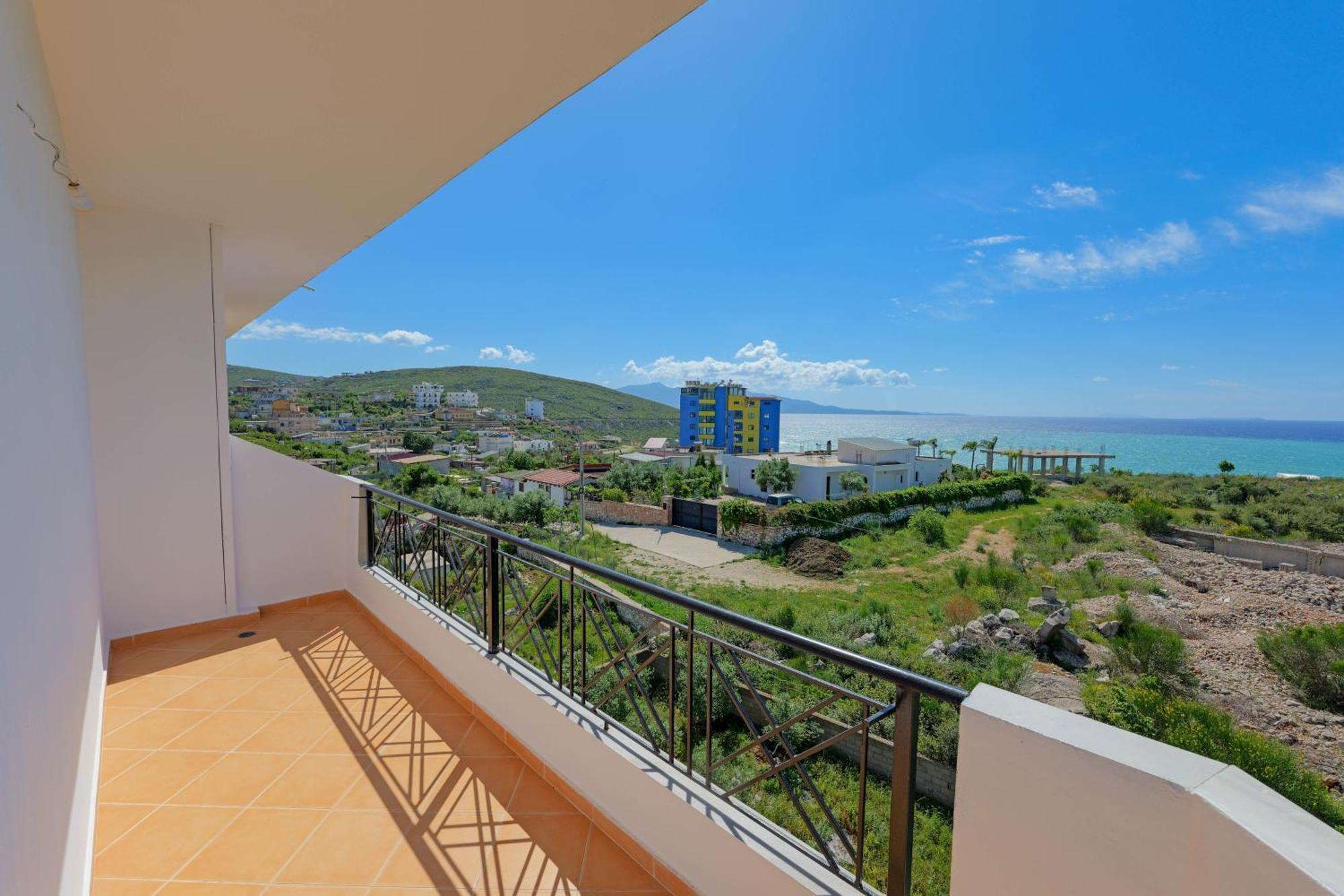 Hotel Holiday Sarande Exterior photo